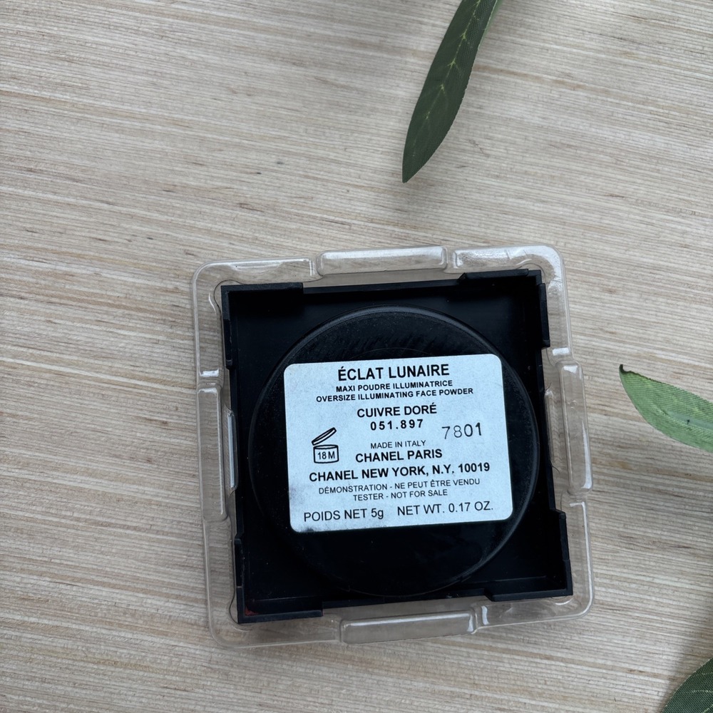RARE Chanel Eclat Lunaire Illuminating Face Powder Cuivre Dore Limited Edition - Picture 3 of 3